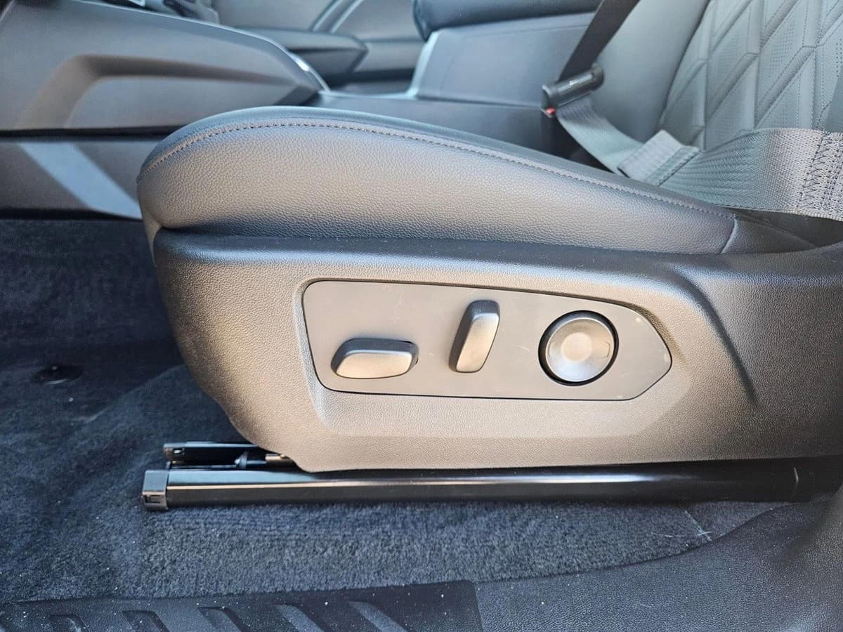 2026 Chevrolet Colorado - Image 4