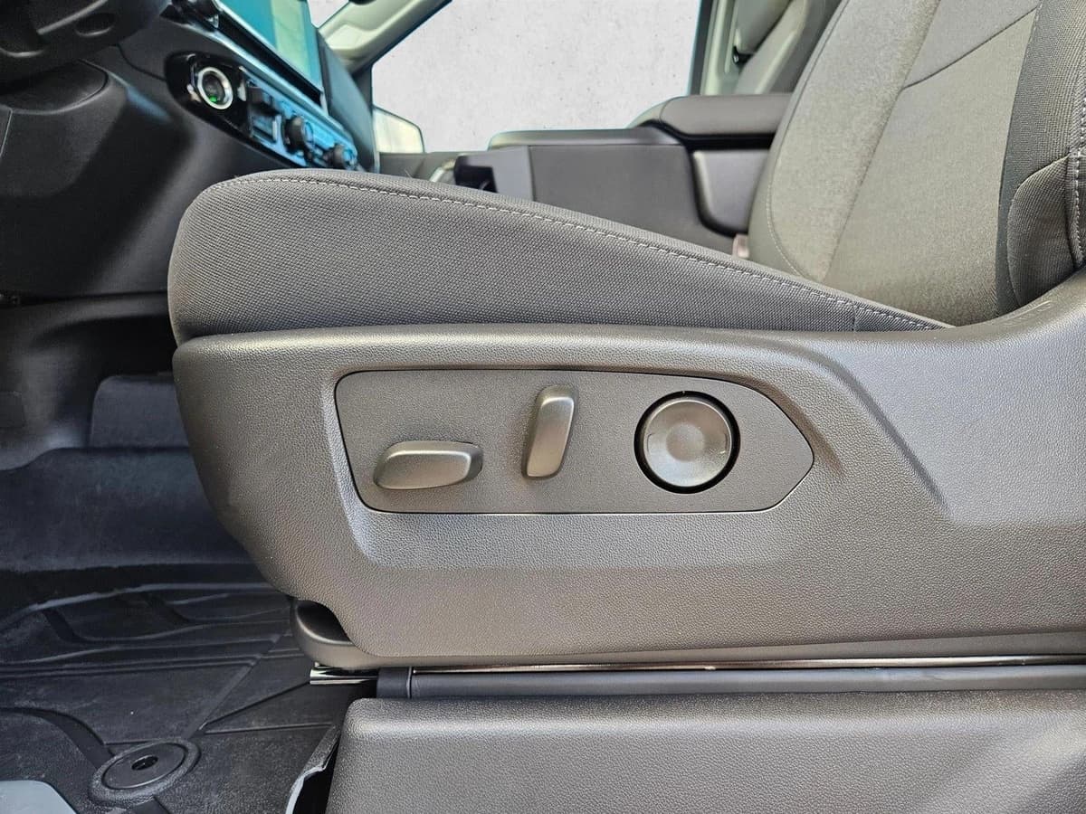 2026 Chevrolet Silverado 1500 - Image 4