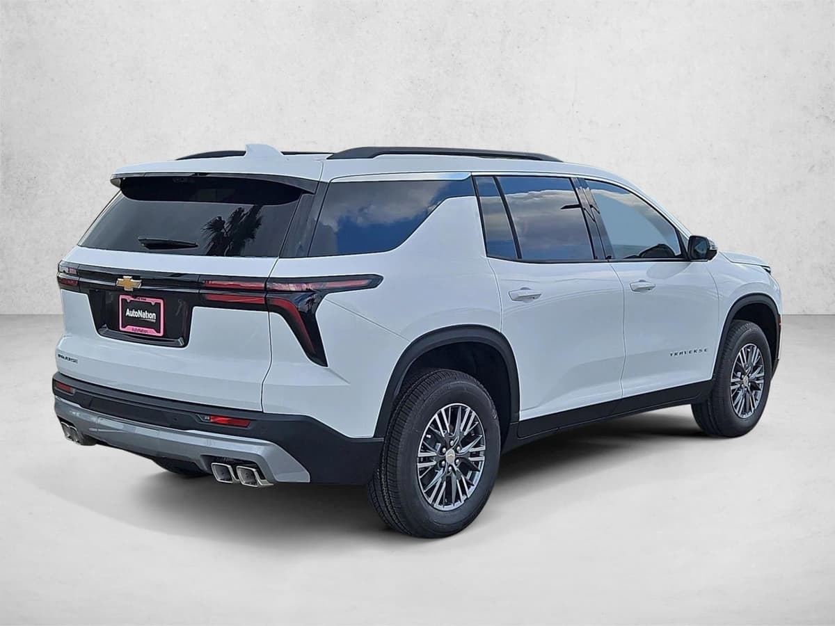2026 Chevrolet Traverse - Image 2