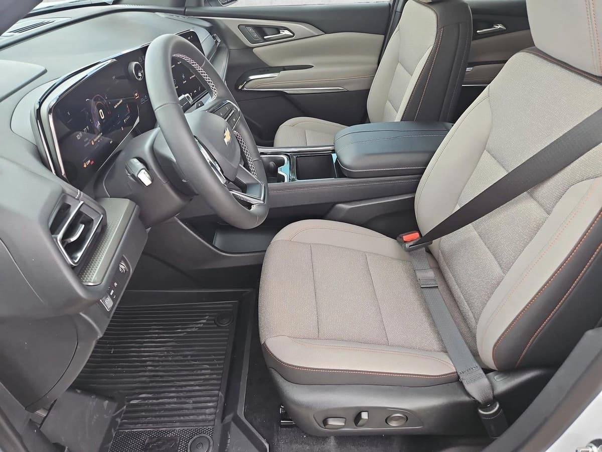 2026 Chevrolet Traverse - Image 4
