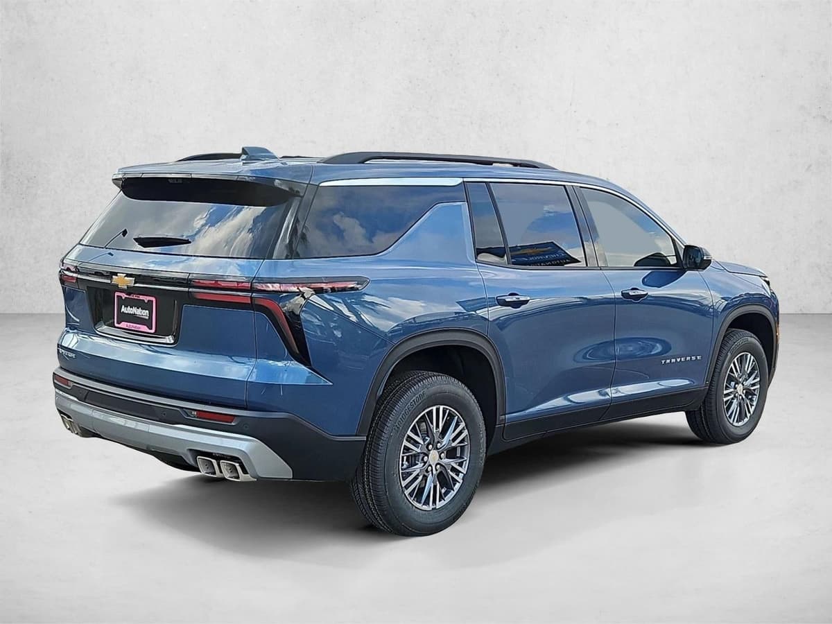 2026 Chevrolet Traverse - Image 2