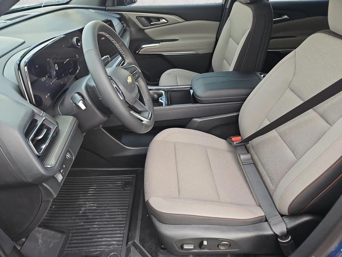 2026 Chevrolet Traverse - Image 4