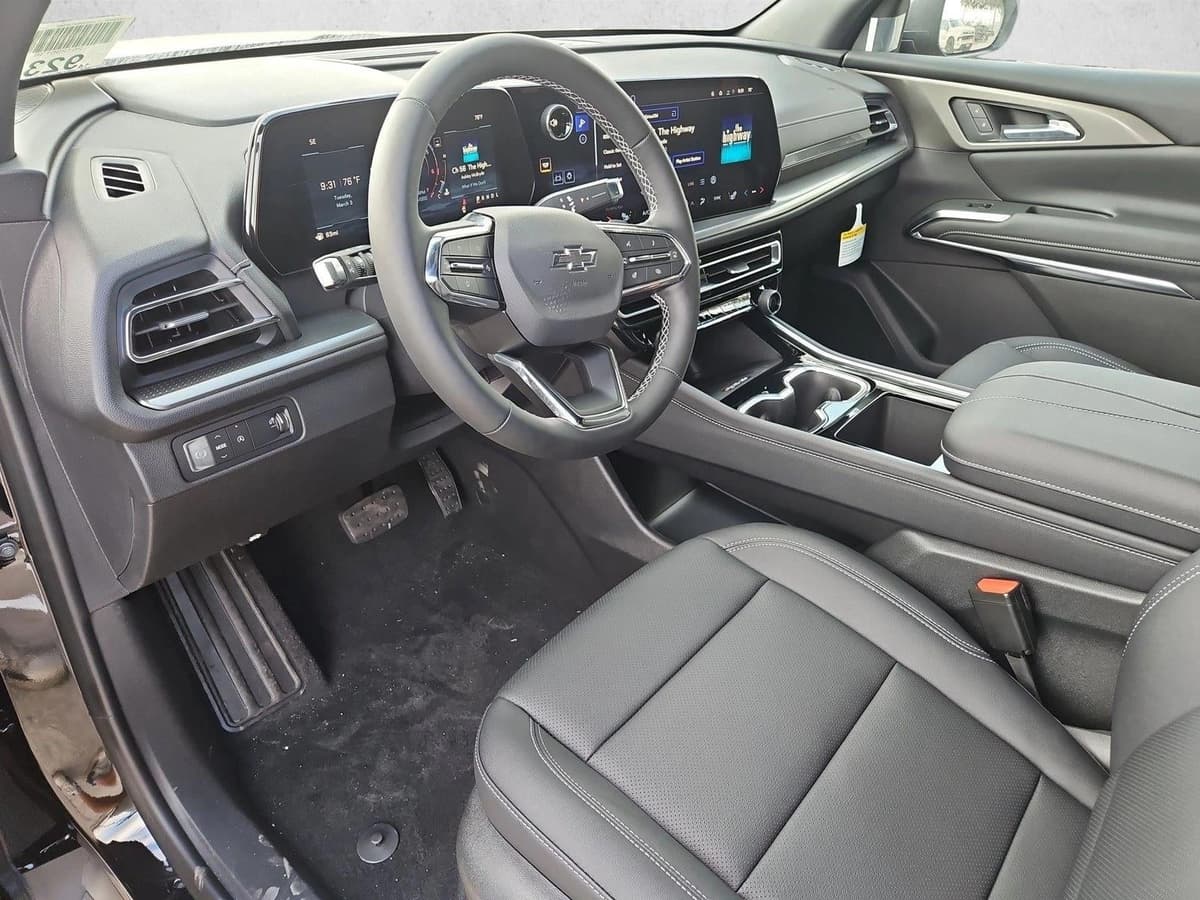 2026 Chevrolet Traverse - Image 3