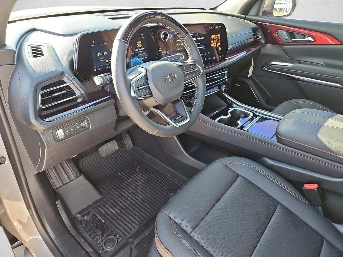 2026 Chevrolet Traverse - Image 3