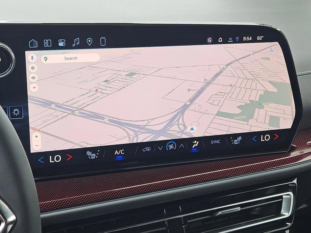 2026 Chevrolet Traverse - Image 14