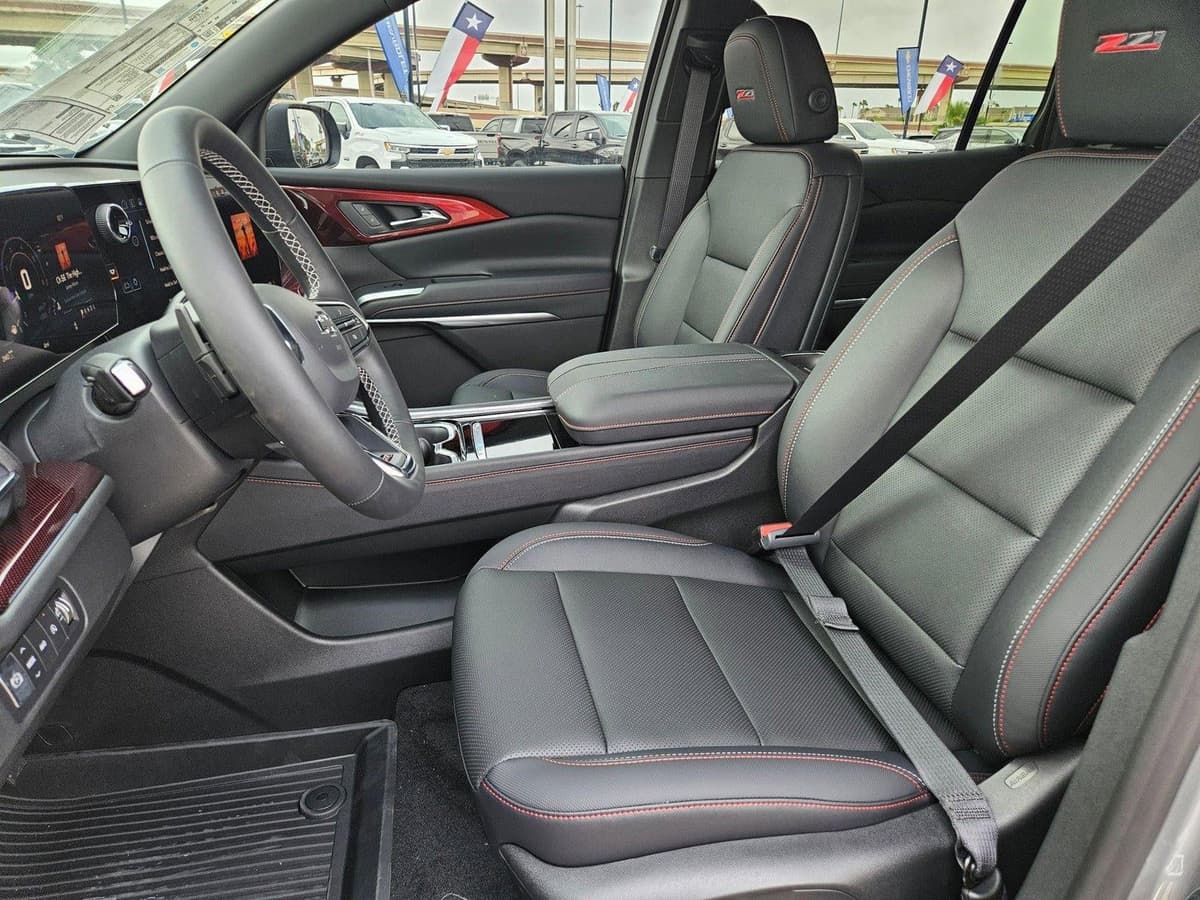 2026 Chevrolet Traverse - Image 4