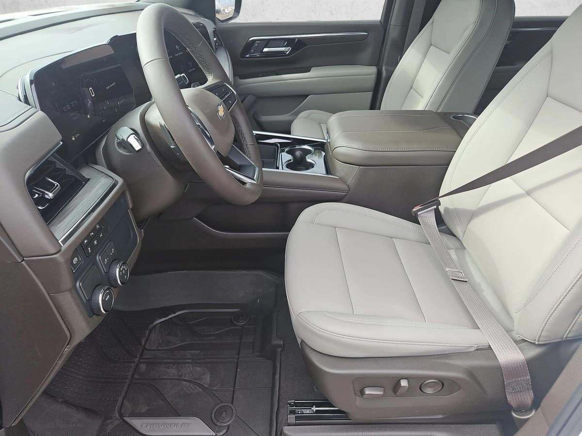 2026 Chevrolet Suburban - Image 4