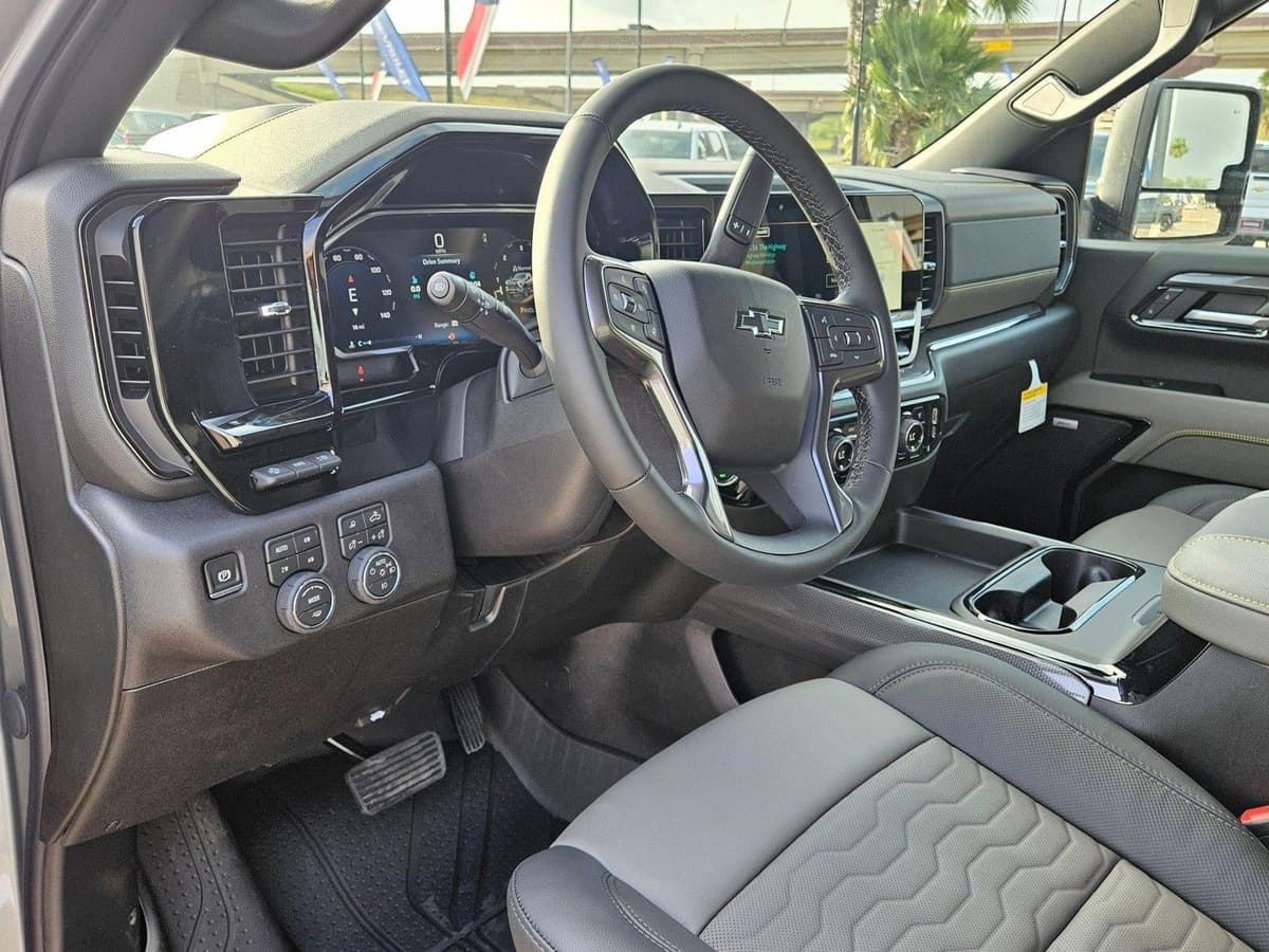 2026 Chevrolet Silverado 2500 HD - Image 3