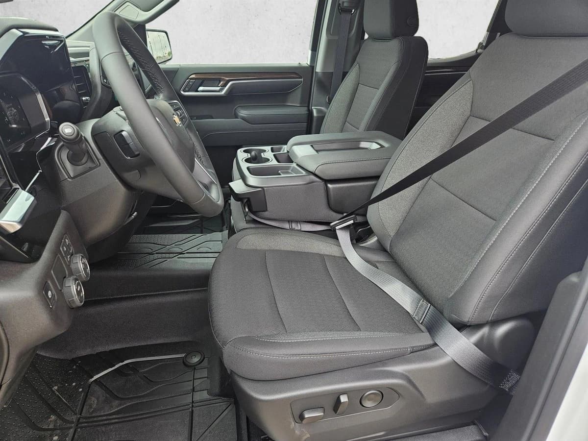 2026 Chevrolet Silverado 1500 - Image 4