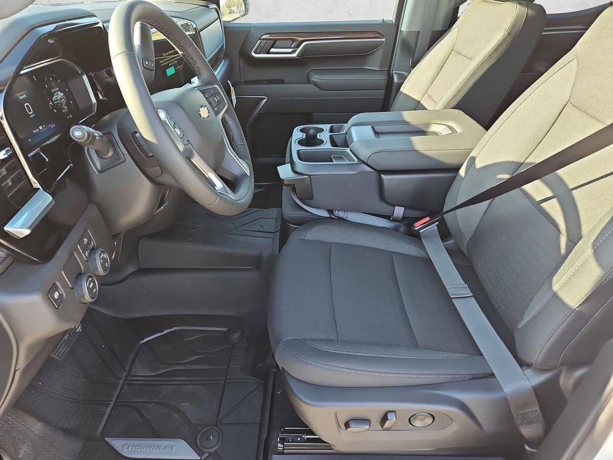 2026 Chevrolet Silverado 1500 - Image 4