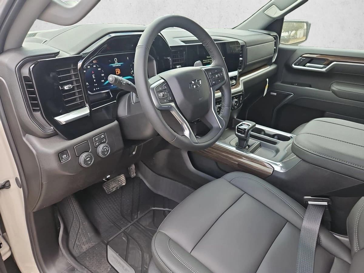 2026 Chevrolet Silverado 1500 - Image 3
