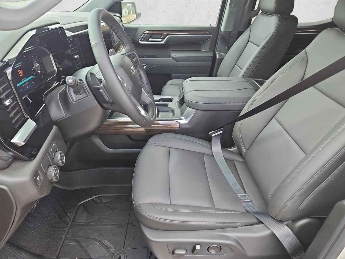 2026 Chevrolet Silverado 1500 - Image 4