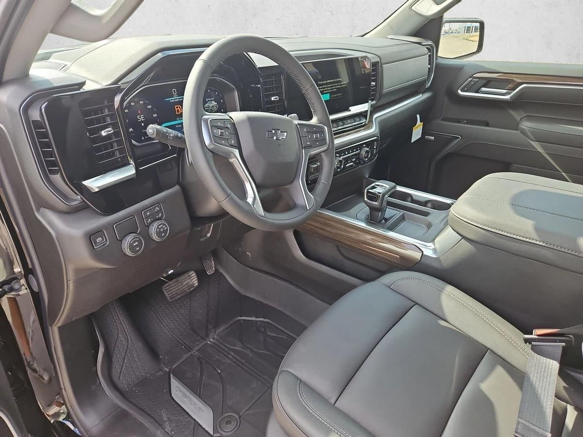 2026 Chevrolet Silverado 1500 - Image 3