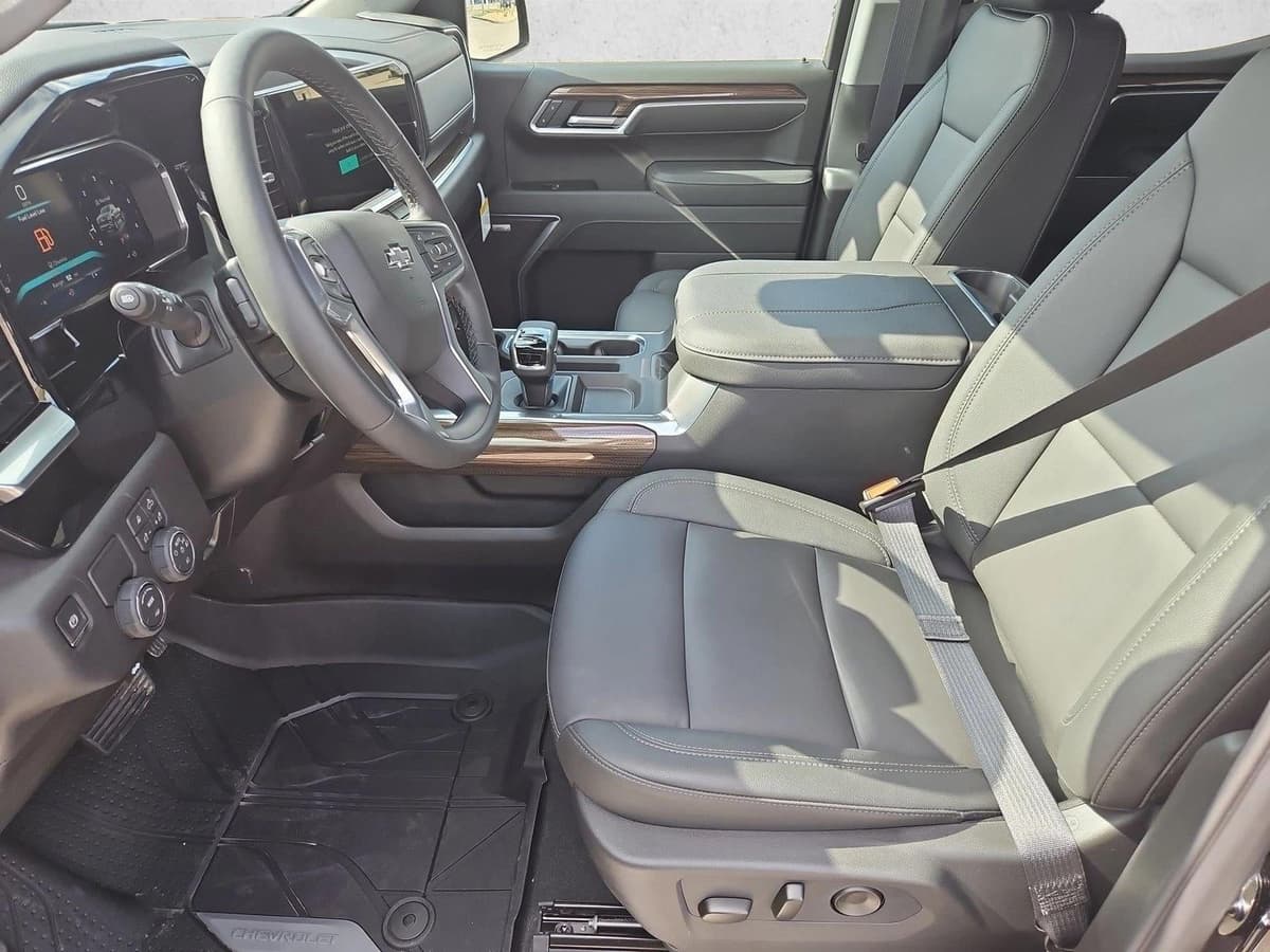2026 Chevrolet Silverado 1500 - Image 4