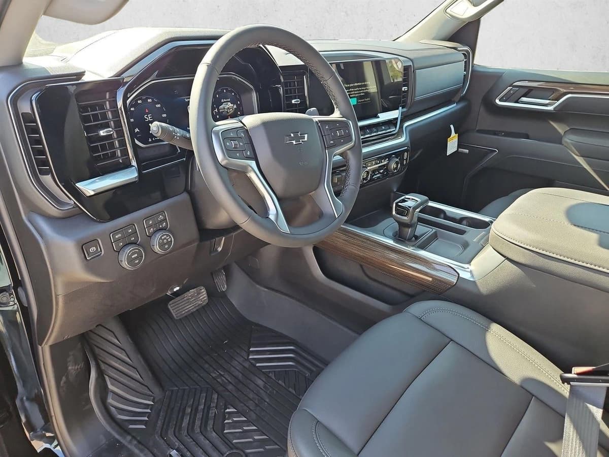 2026 Chevrolet Silverado 1500 - Image 3