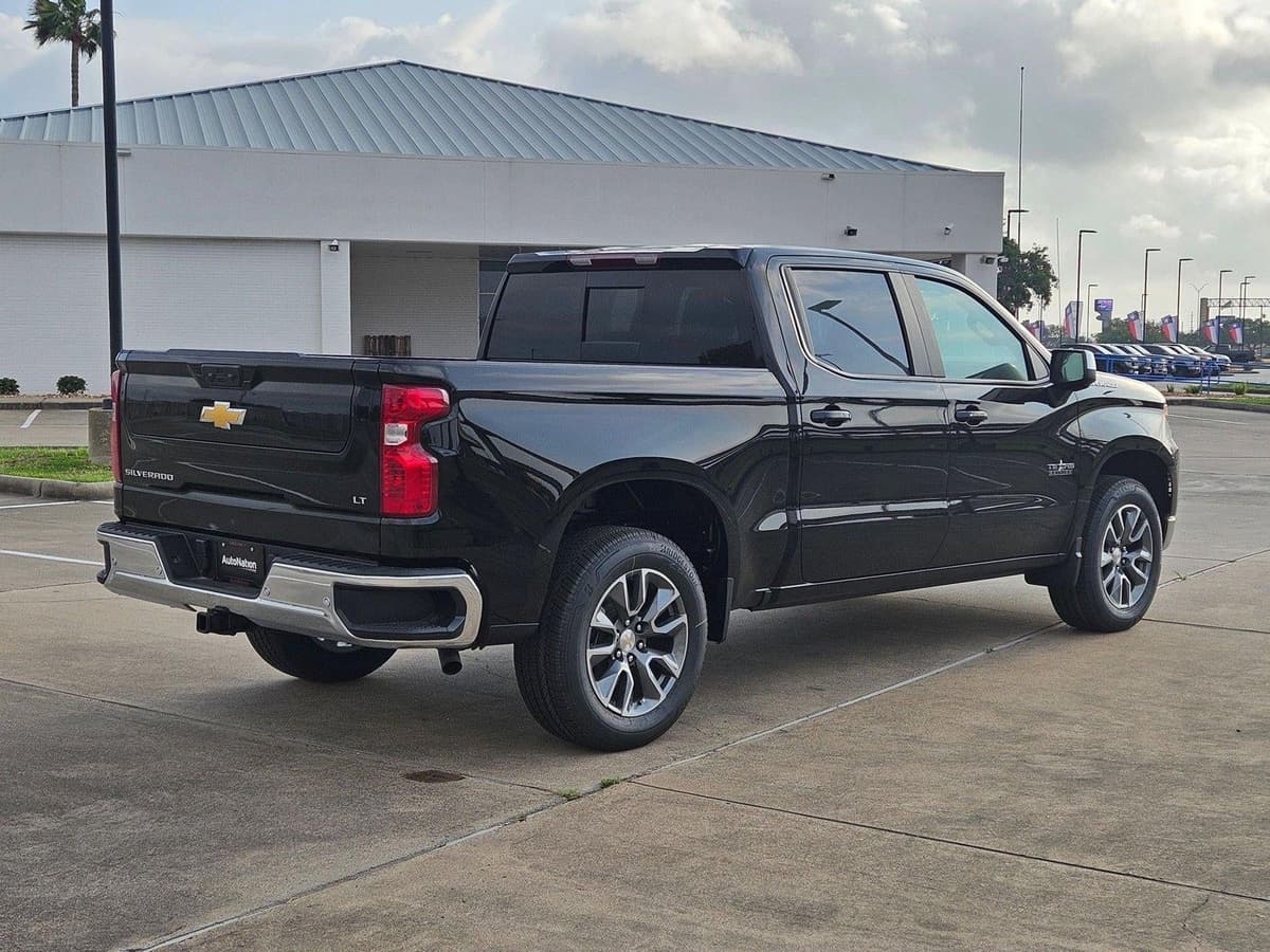 2026 Chevrolet Silverado 1500 - Image 2
