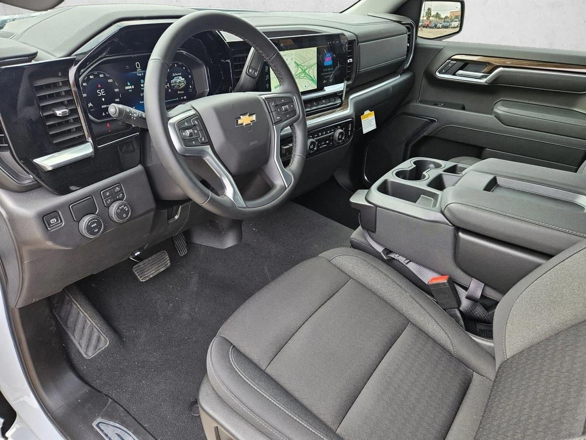 2026 Chevrolet Silverado 1500 - Image 3