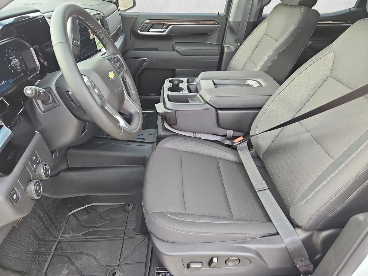 2026 Chevrolet Silverado 1500 - Image 4