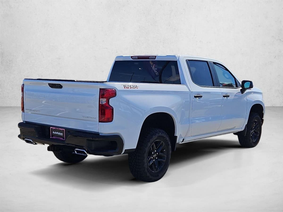 2026 Chevrolet Silverado 1500 - Image 2