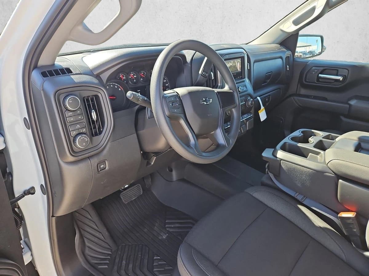 2026 Chevrolet Silverado 1500 - Image 3