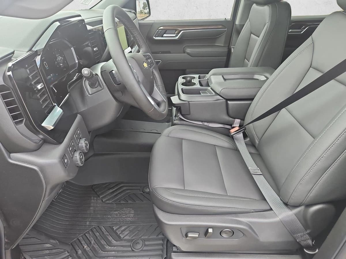 2026 Chevrolet Silverado 1500 - Image 4