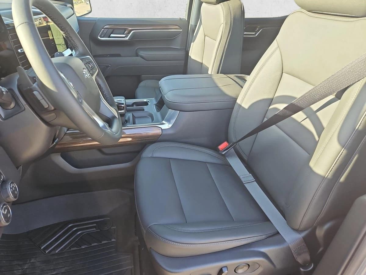 2026 Chevrolet Silverado 1500 - Image 4