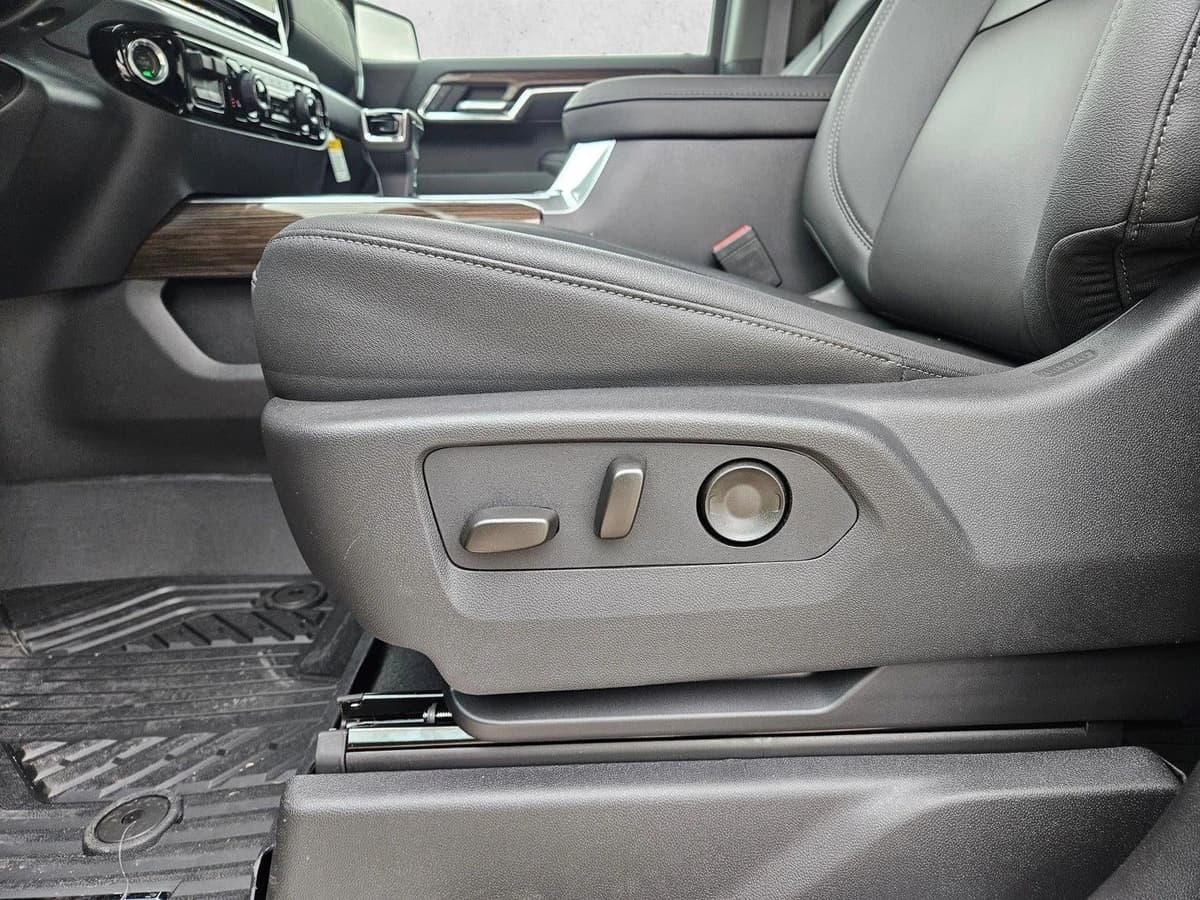 2026 Chevrolet Silverado 1500 - Image 4