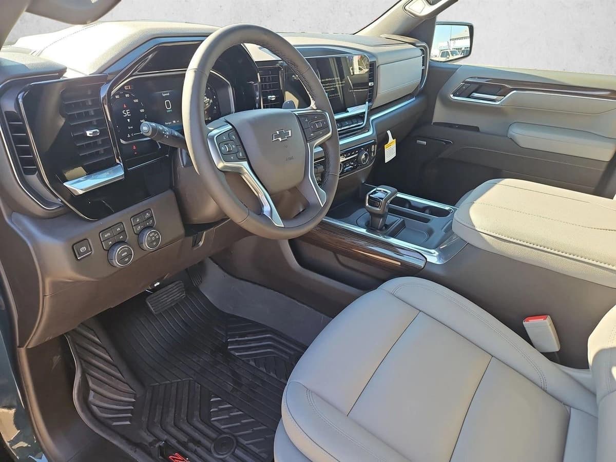 2026 Chevrolet Silverado 1500 - Image 3