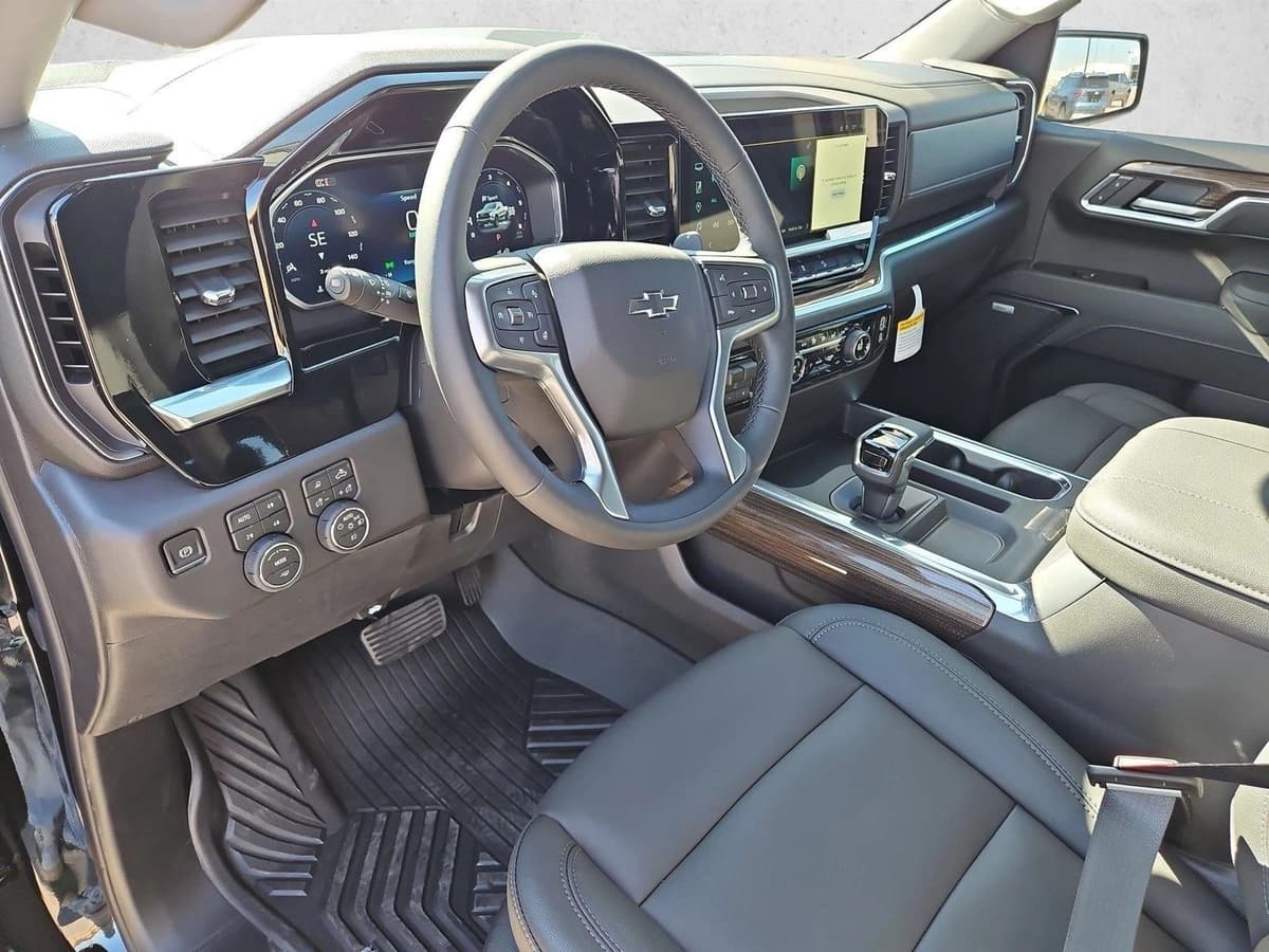 2026 Chevrolet Silverado 1500 - Image 3