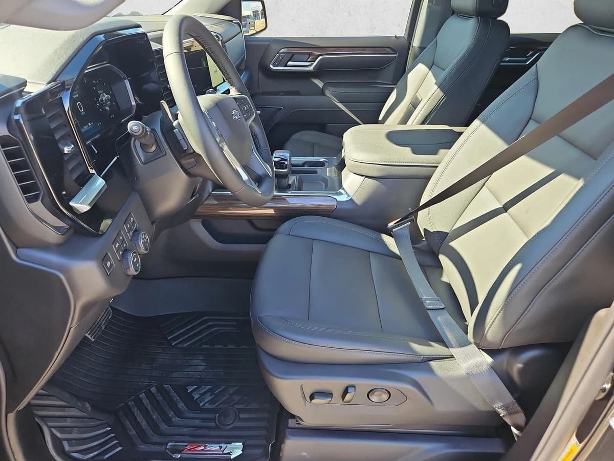 2026 Chevrolet Silverado 1500 - Image 4