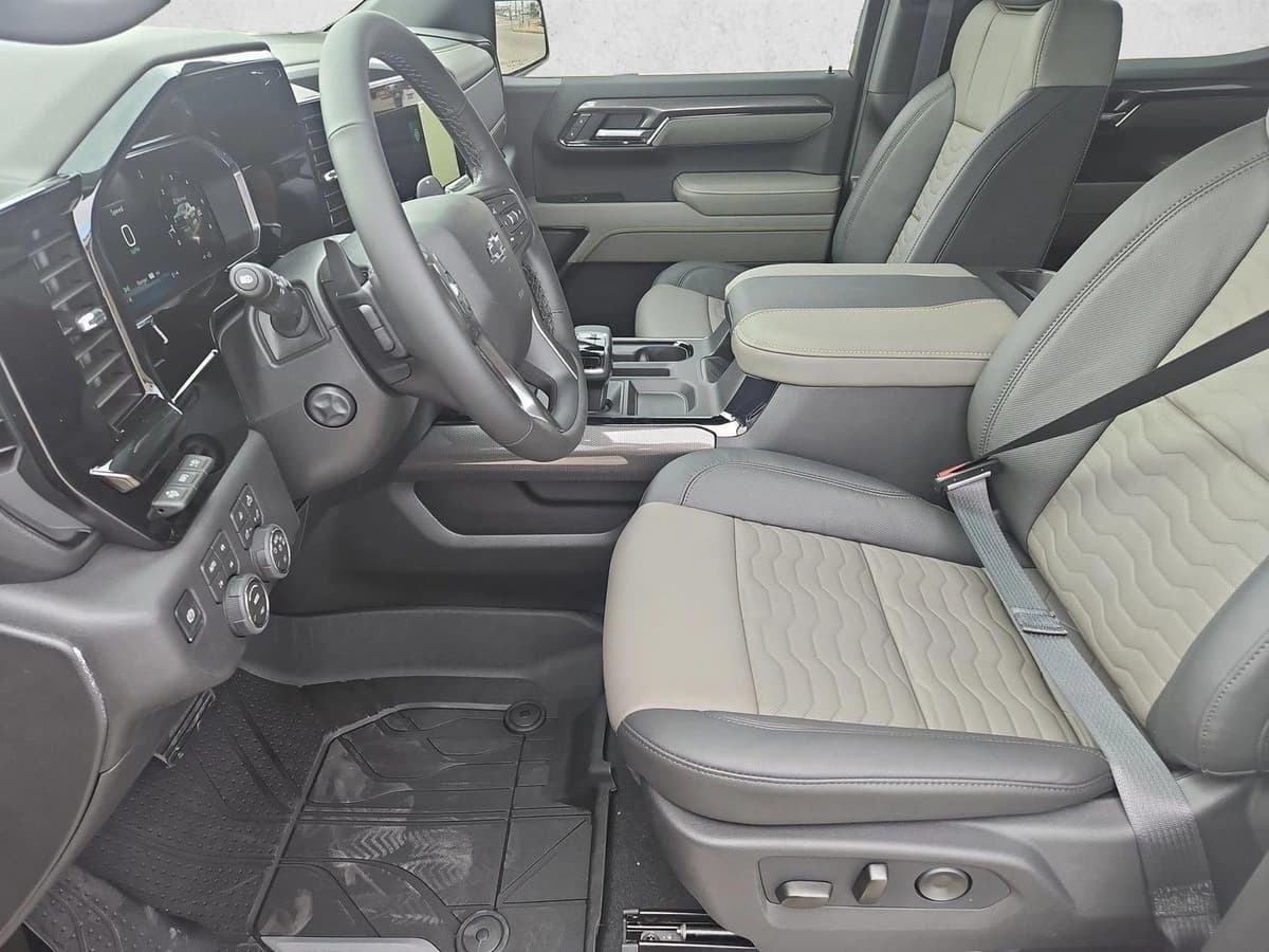 2026 Chevrolet Silverado 1500 - Image 4