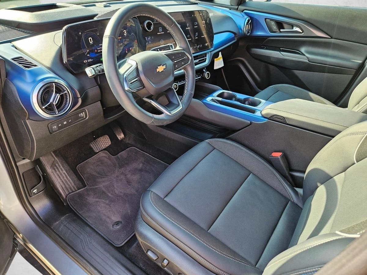 2025 Chevrolet Equinox EV - Image 3