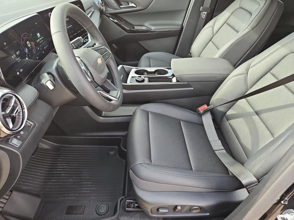 2026 Chevrolet Equinox - Image 4