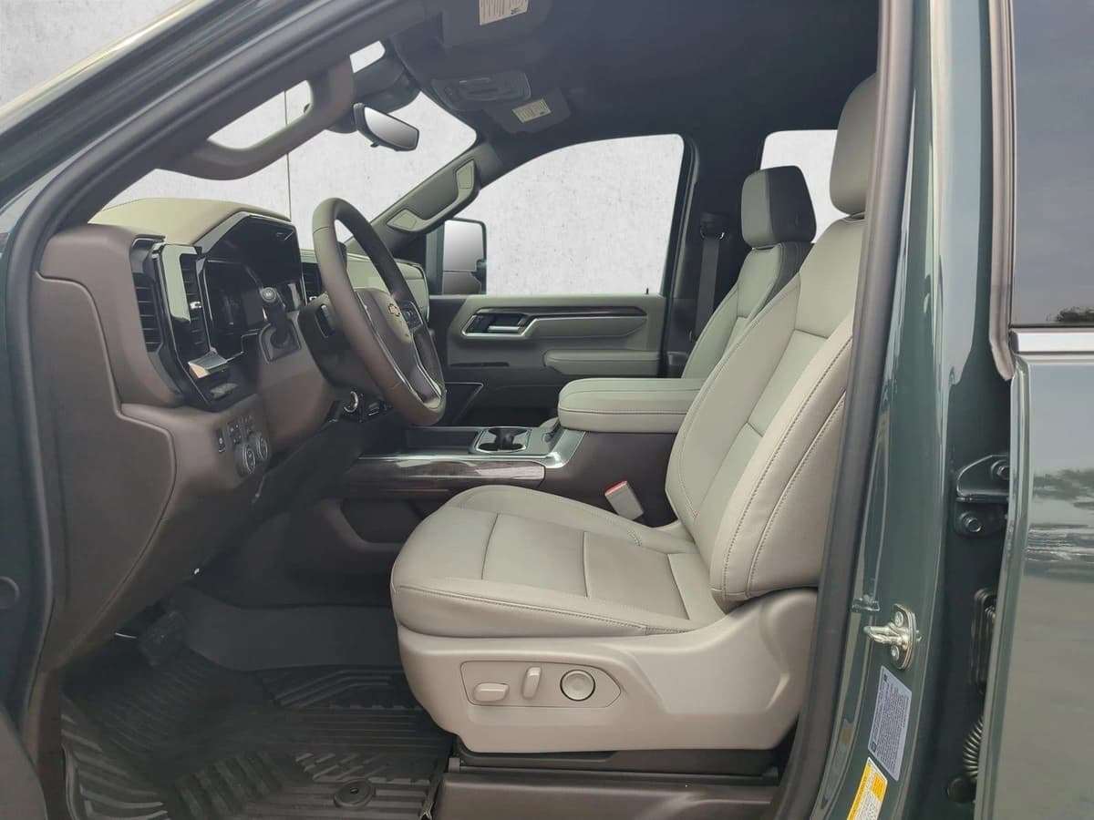 2026 Chevrolet Silverado 2500 HD - Image 4