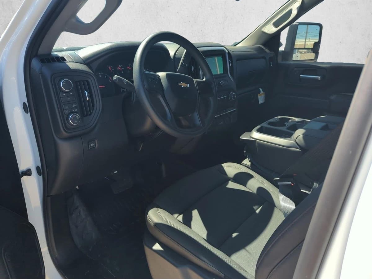 2026 Chevrolet Silverado 3500 HD - Image 3