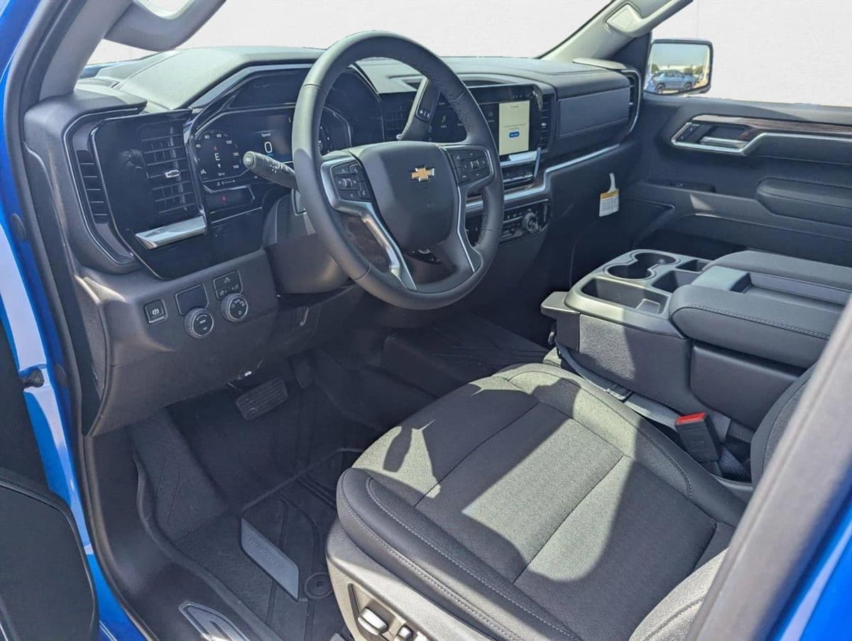 2025 Chevrolet Silverado 1500 - Image 3