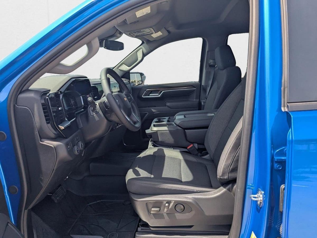 2025 Chevrolet Silverado 1500 - Image 4