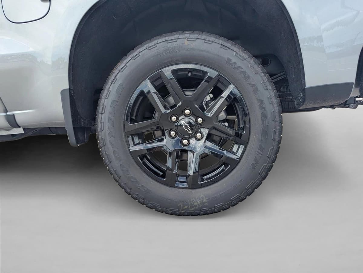 2026 Chevrolet Silverado 1500 - Image 10