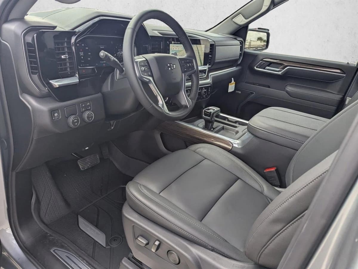 2026 Chevrolet Silverado 1500 - Image 3