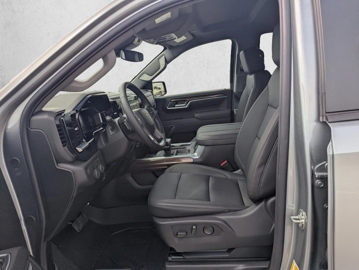 2026 Chevrolet Silverado 1500 - Image 4