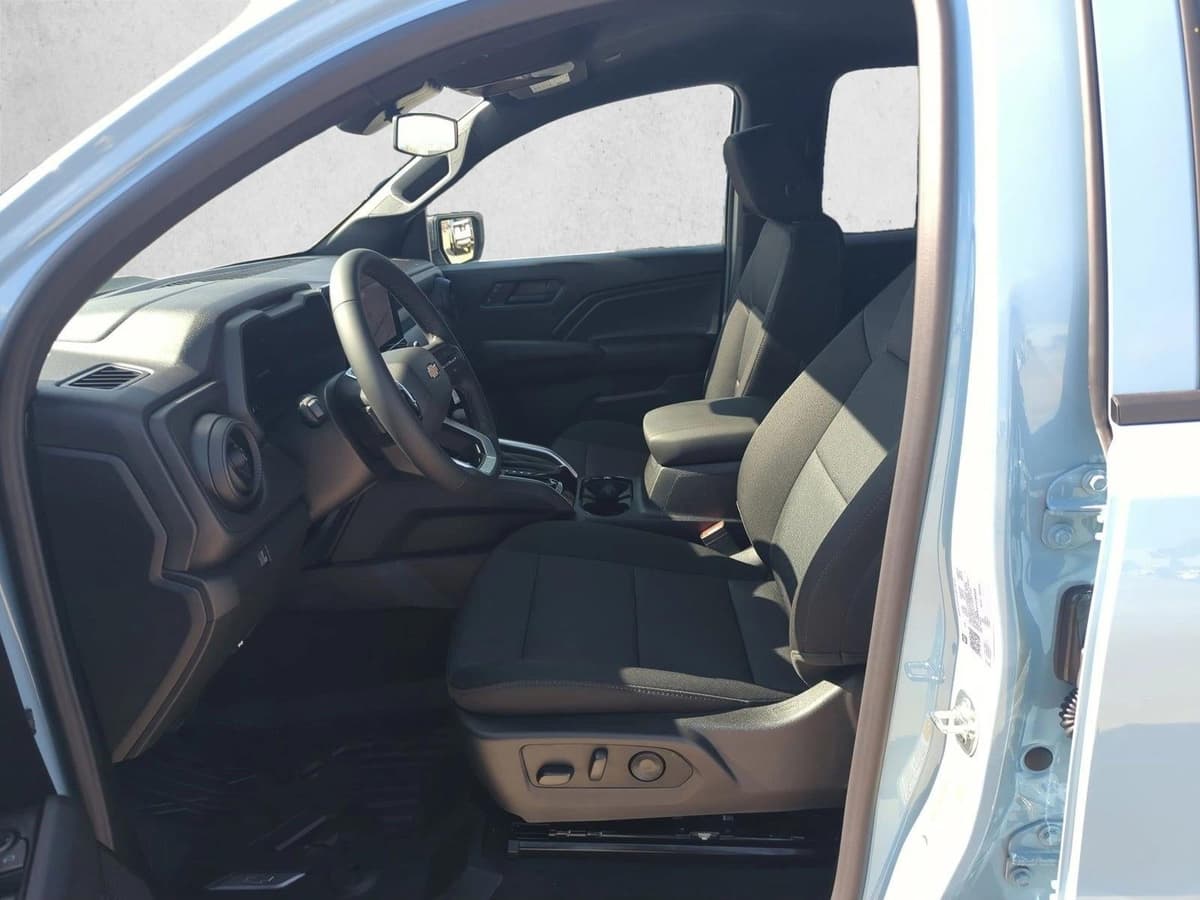 2026 Chevrolet Colorado - Image 4