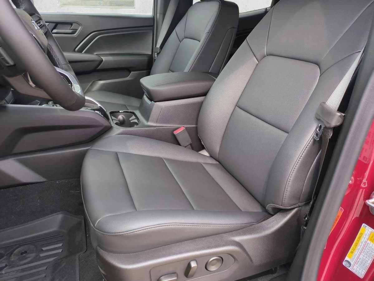 2026 Chevrolet Colorado - Image 4