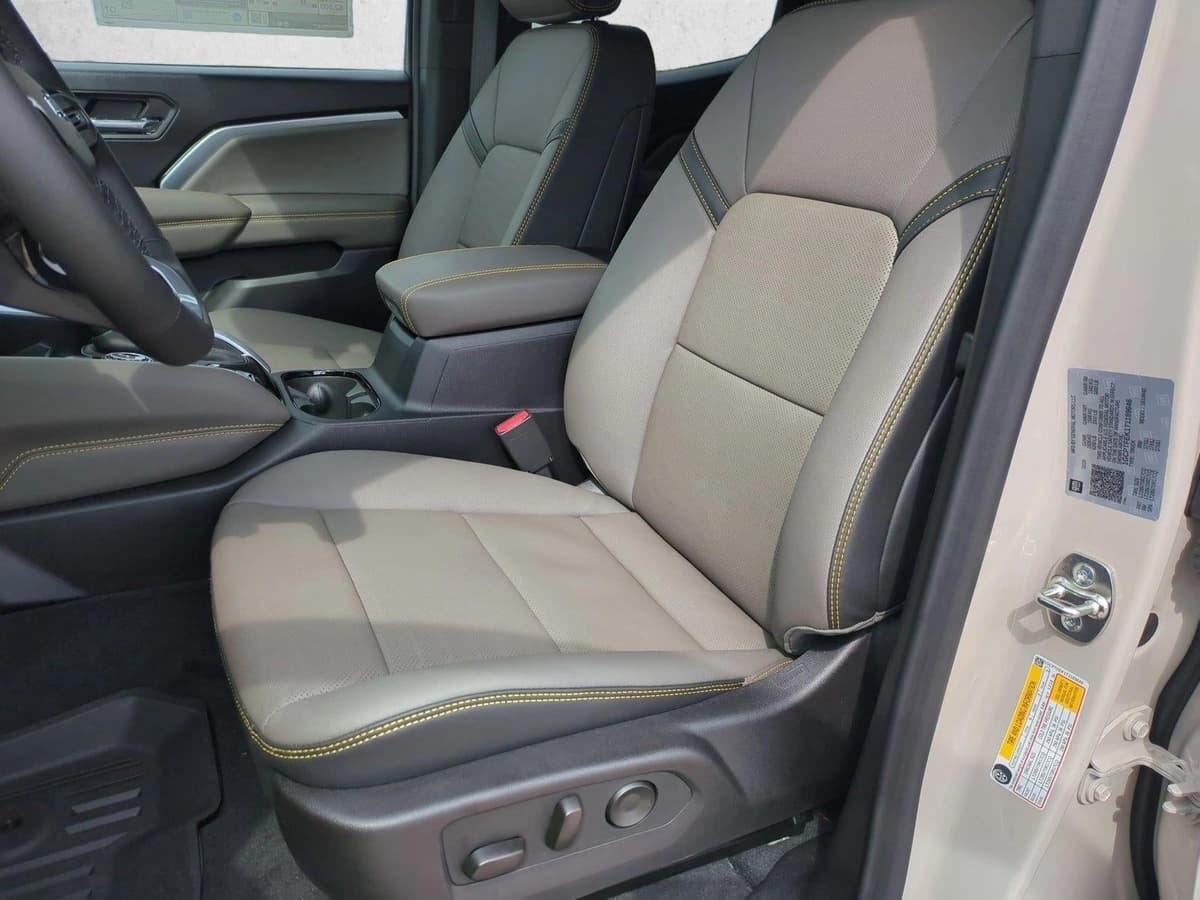 2026 Chevrolet Colorado - Image 4