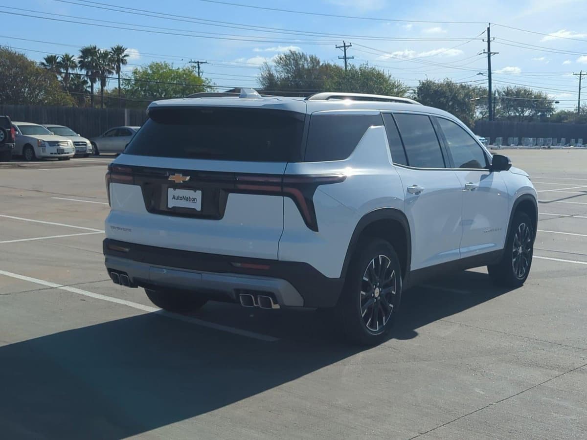 2026 Chevrolet Traverse - Image 2