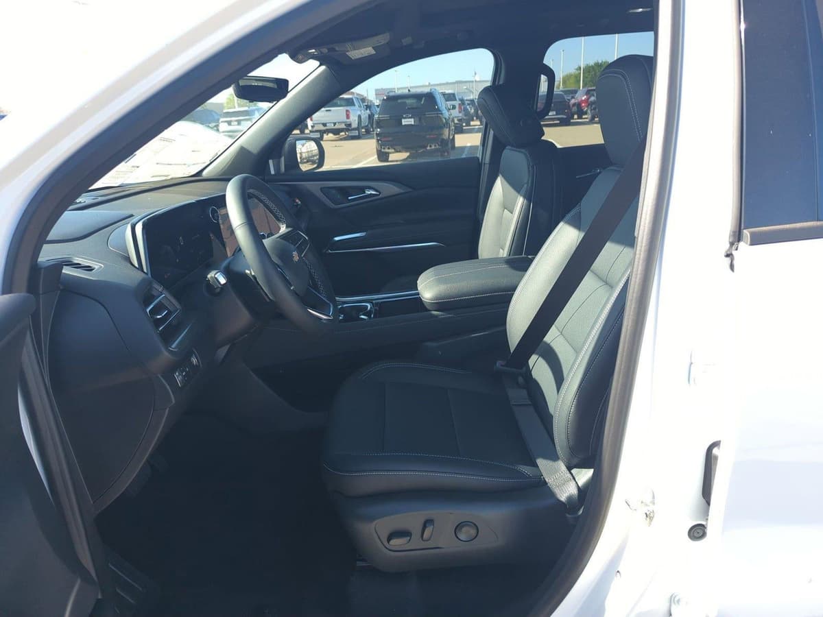 2026 Chevrolet Traverse - Image 4