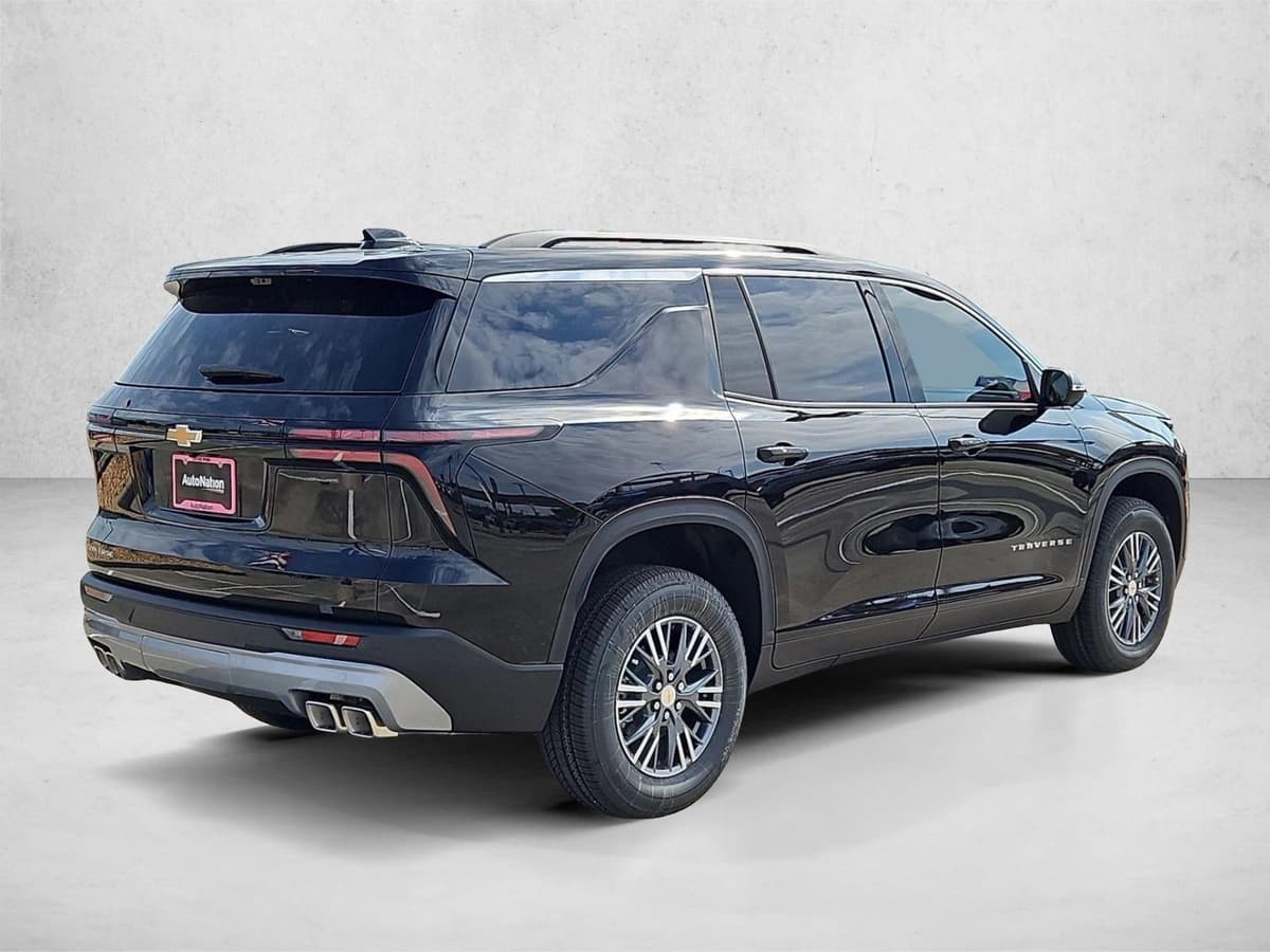 2026 Chevrolet Traverse - Image 2