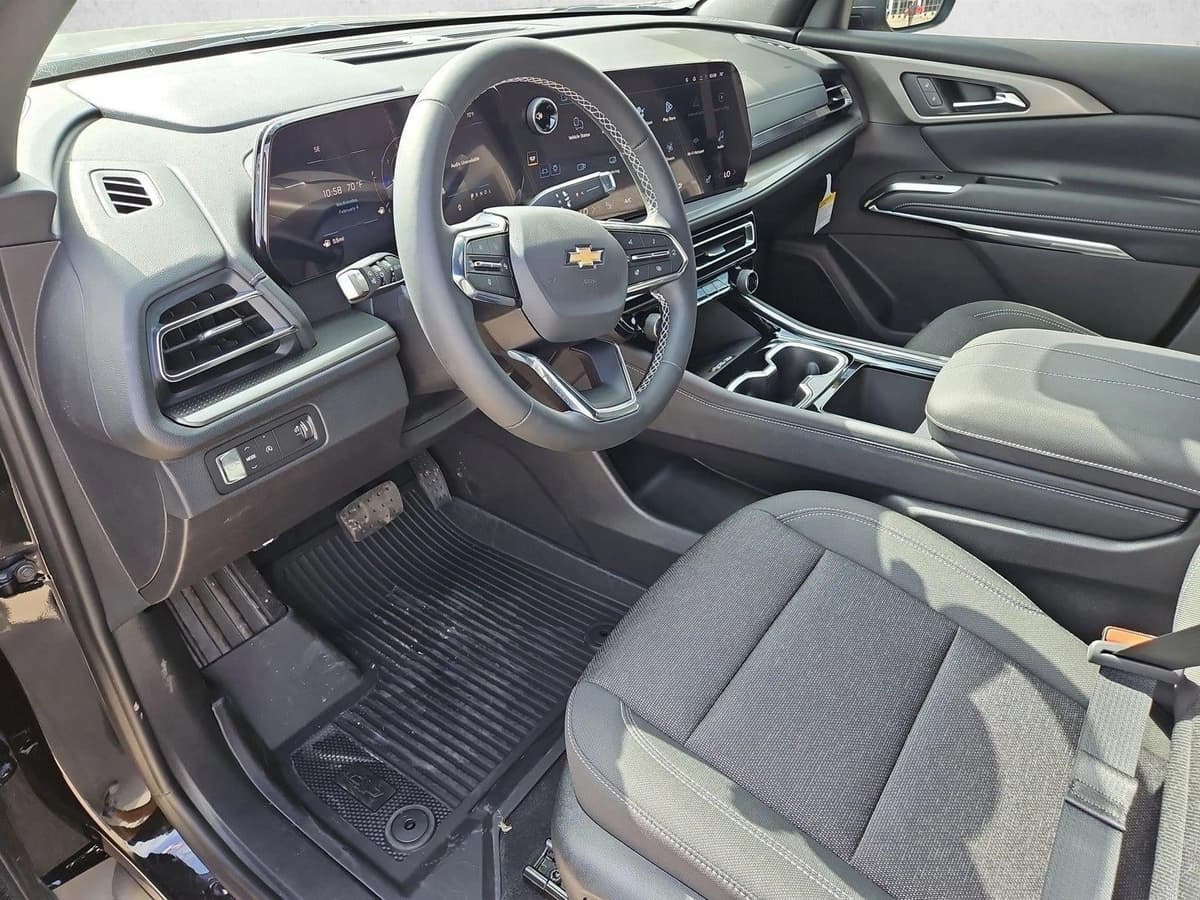 2026 Chevrolet Traverse - Image 3