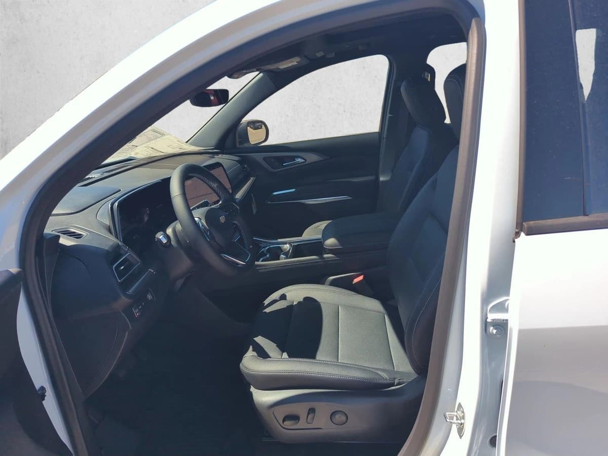 2026 Chevrolet Traverse - Image 4