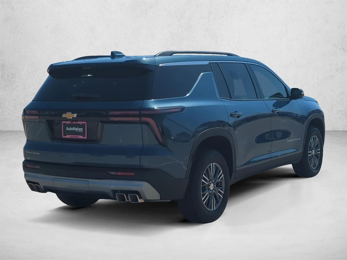 2026 Chevrolet Traverse - Image 2