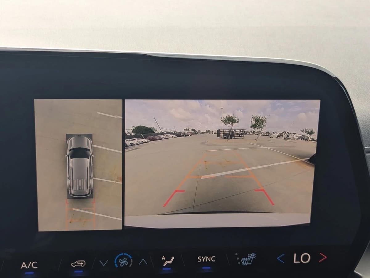 2026 Chevrolet Traverse - Image 13